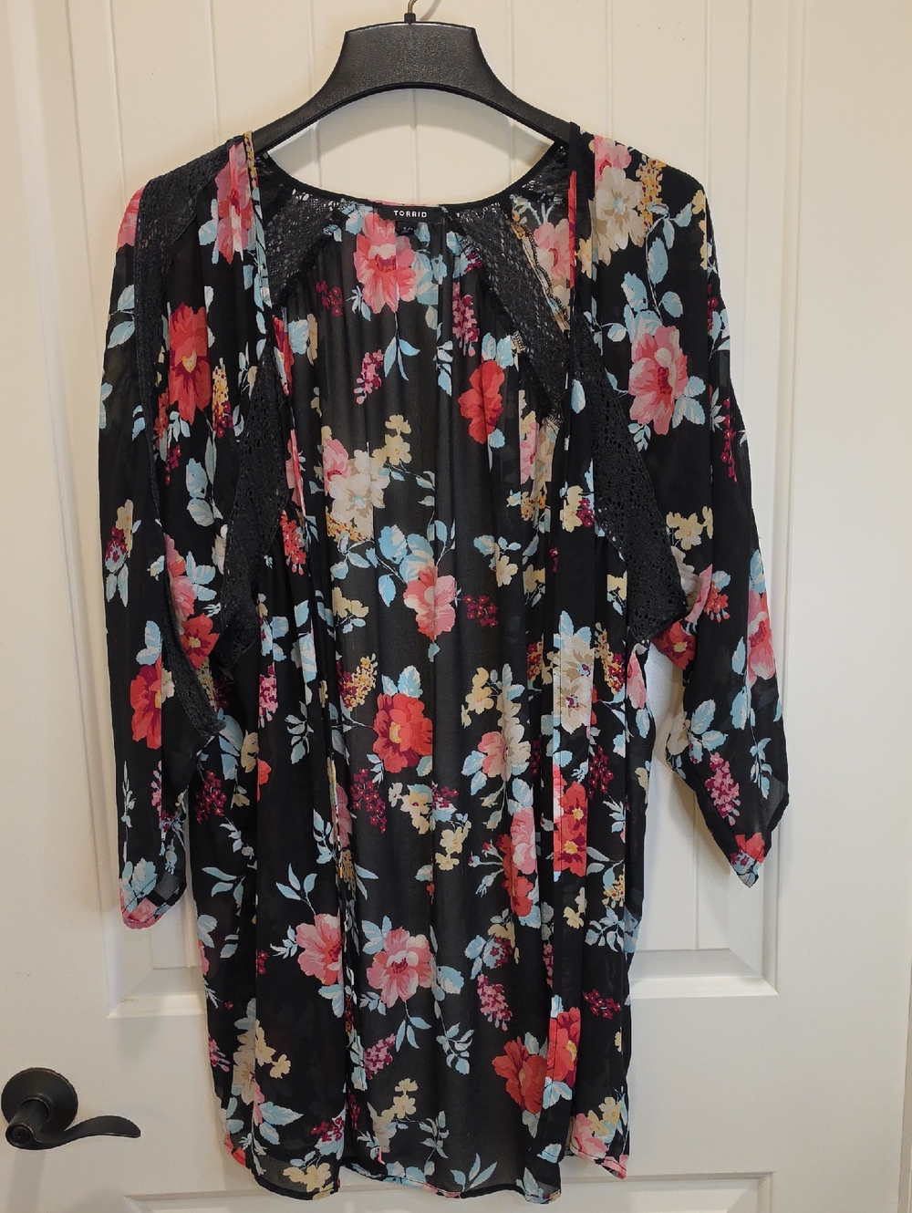 Torrid Black Floral Crocheted Trim Kimono Size 2/3